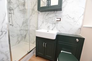 Master Bedroom En Suite- click for photo gallery